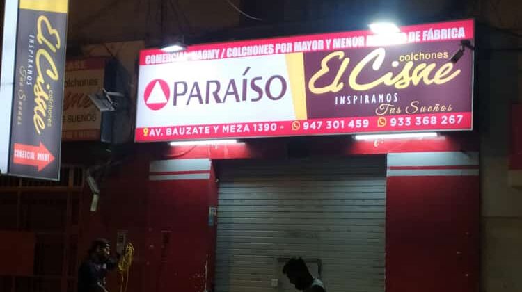 caja luminosa comercial naomy 3